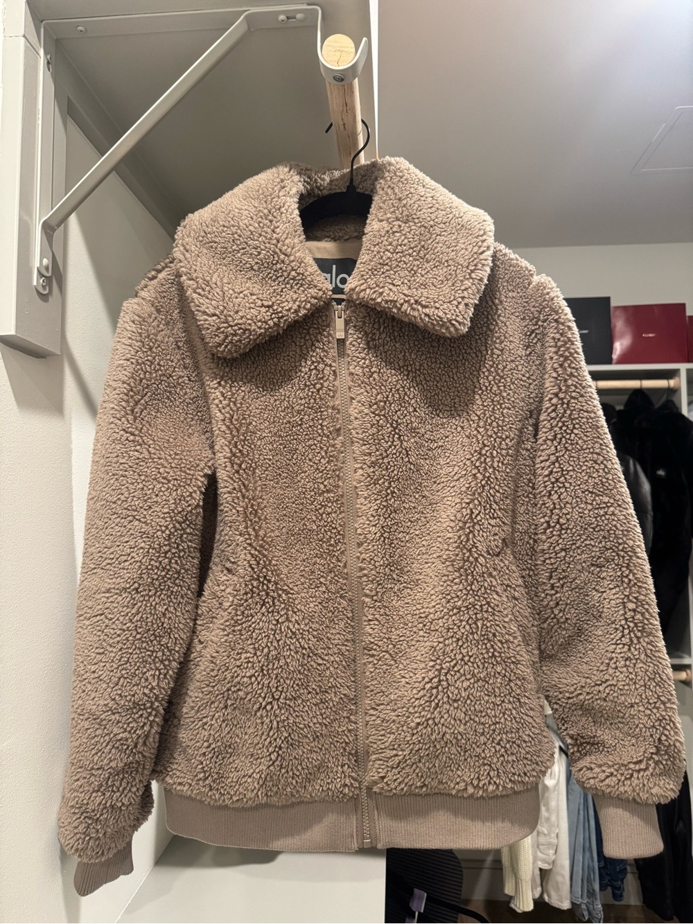 ALO Yoga Sherpa Downtown Jacket in Light Cocoa - Picture 3 of 10